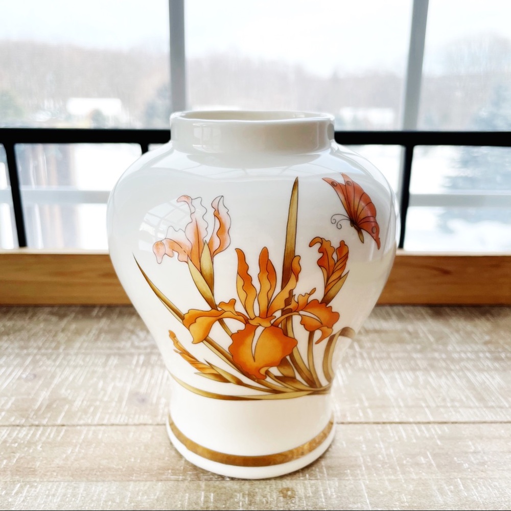 Vintage Japanese iris vase